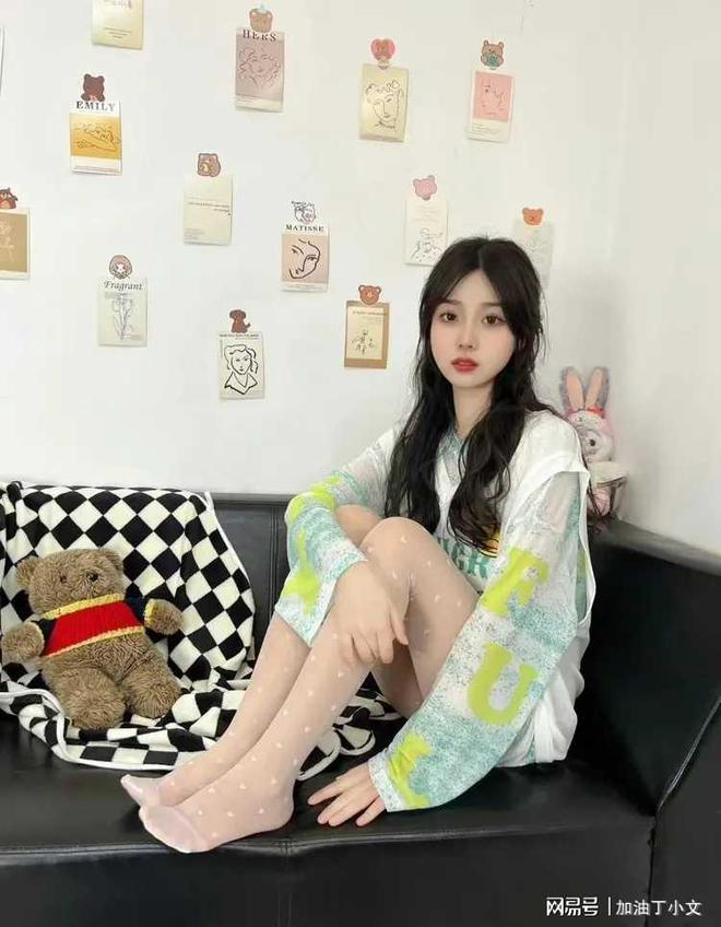 谓的小仙女的精致生活也没人买单了CQ9电子平台网站舔狗经济之后所(图1)